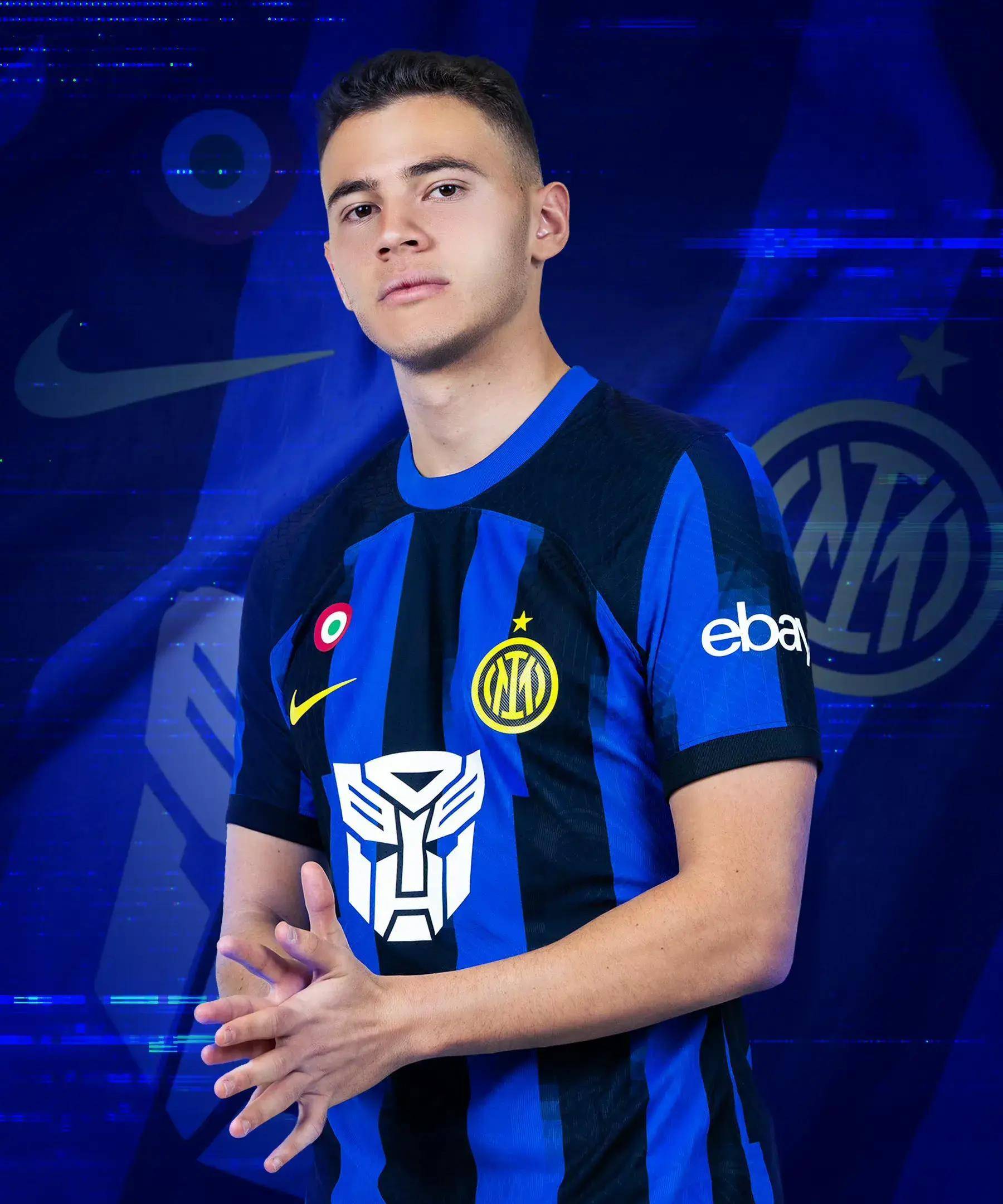 葡萄牙中场米德当选U17世界杯MVP，哈维为他颁奖
